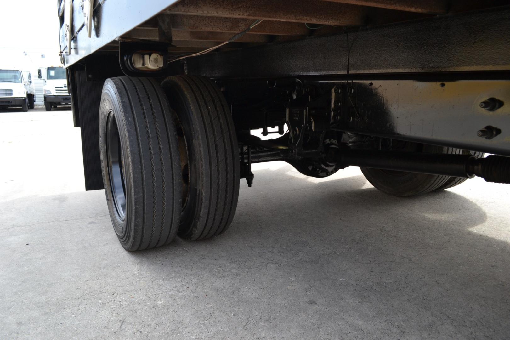 2007 WHITE /BLACK HINO 165 with an J05D-TA 5.1L 175HP engine, ALLISON 6SPD AUTOMATIC transmission, located at 9172 North Fwy, Houston, TX, 77037, (713) 910-6868, 29.887470, -95.411903 - Photo#10